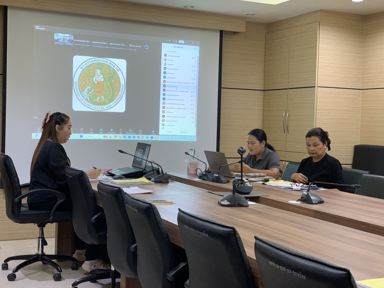 title - วันที่ 12 มีนาคม 2569 เวลา 09.00 น. นายวิทูล ประดิษฐบุญ ปฏิรูปที่ดินจังหวัดปราจีนบุรี  พร้อมด้วย นางสาวปาริชาติ ศรีปราชญ์ ผู้อำนวยการกลุ่มยุทธศาสตร์และการปฏิรูปที่ดิน  เข้าร่วมประชุม การตรวจติดตามการดำเนินงานตามแผนการตรวจราชการฯ ประจำปีงบประมาณ พ.ศ.2569  (รอบที่1)